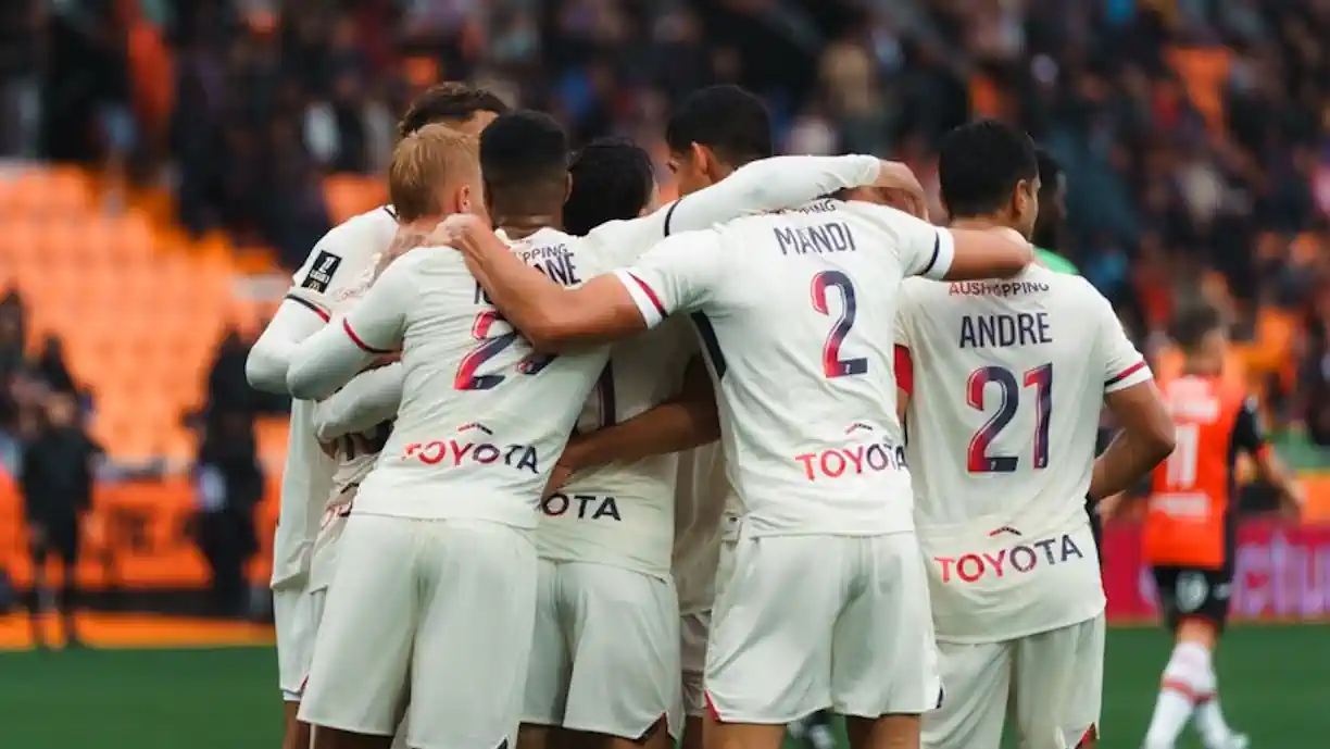 Antigo jogador do Sporting assistiu para os primeiros dois golos da partida, na goleada do Lille sobre o Lorient (7-1)