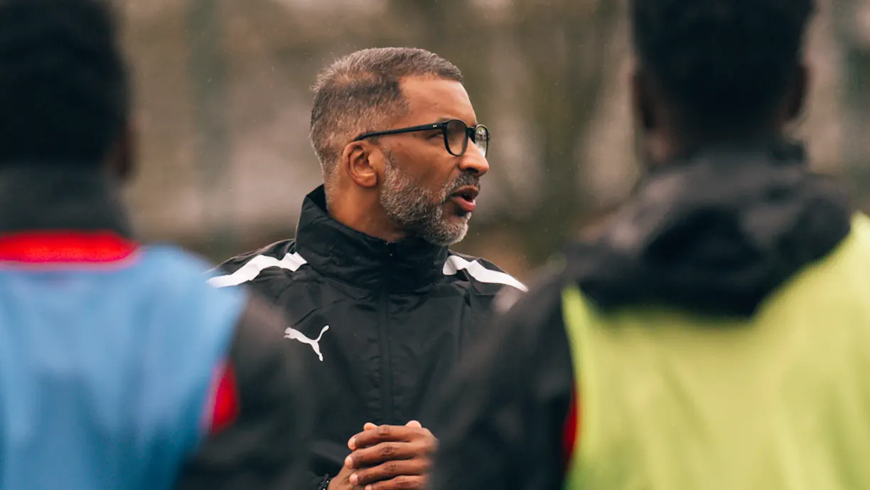 Habib Beye aprecia as características de Conrad Harder e mantém Rennes na corrida pelo jogador do Sporting, com o objetivo de substituir Kalimuendo