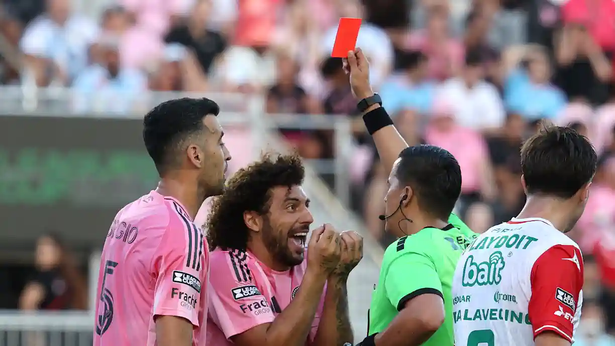 Ex Sporting não saiu do banco de suplentes no Inter Miami - Necaxa. Partida foi marcada por golos e controvérsia