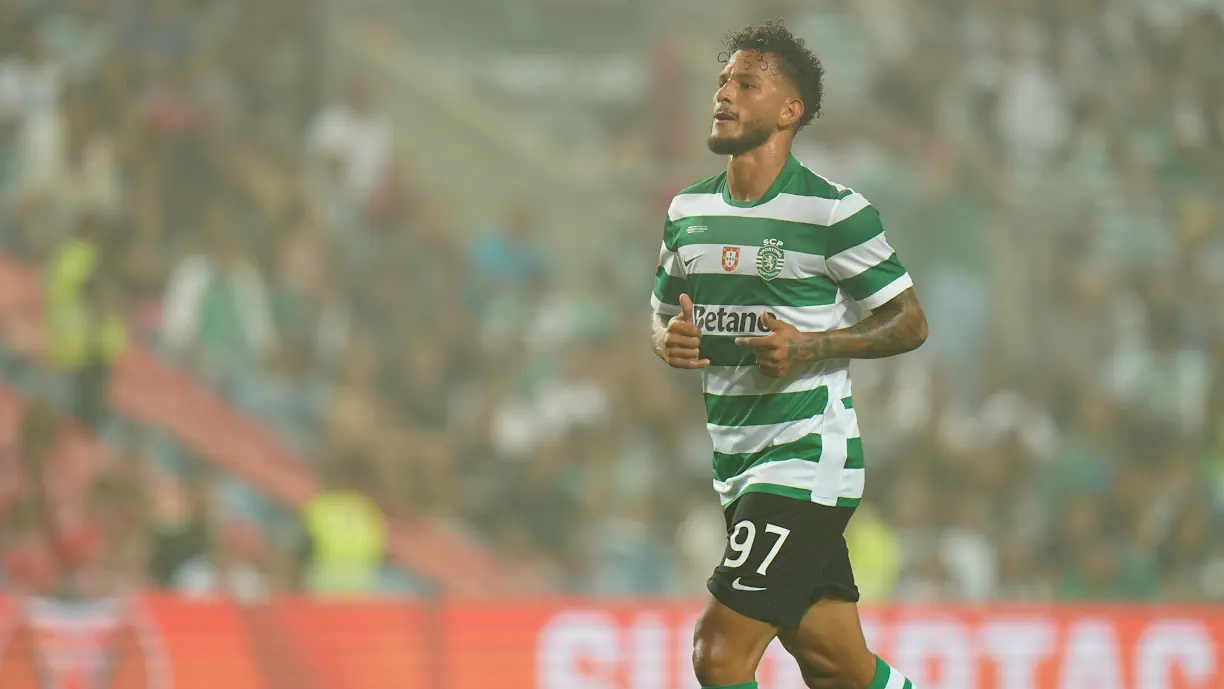 Luis Suárez terá 'passado a perna' a Conrad Harder e prepara-se para ser titular no Casa Pia - Sporting, da primeira jornada da Liga