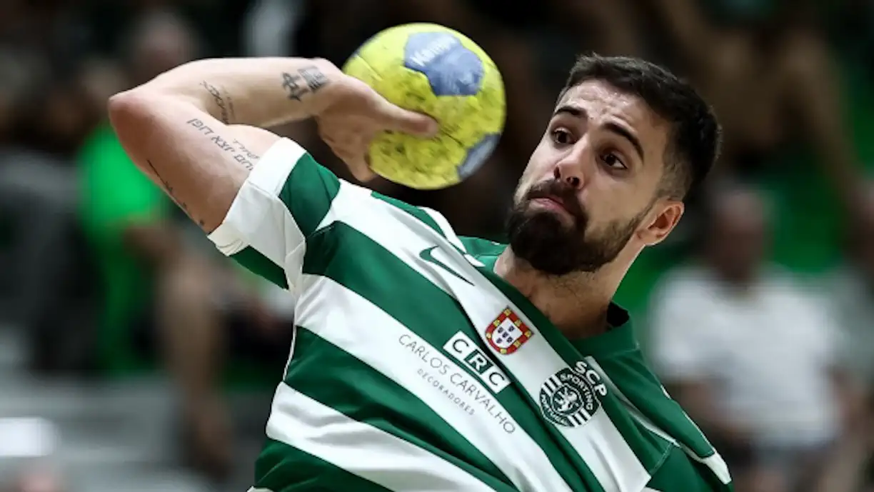 Acompanhe aqui todas as emoções da decisão da Supertaça de Andebol 2025/26 que vai colocar frente a frente Sporting e Porto