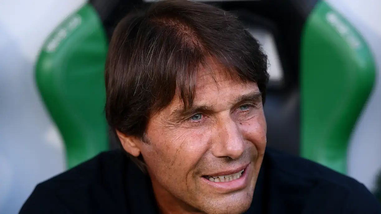 Antes do Napoli - Sporting, Antonio Conte tem dor de cabeça das grandes por resolver no seu setor defensivo