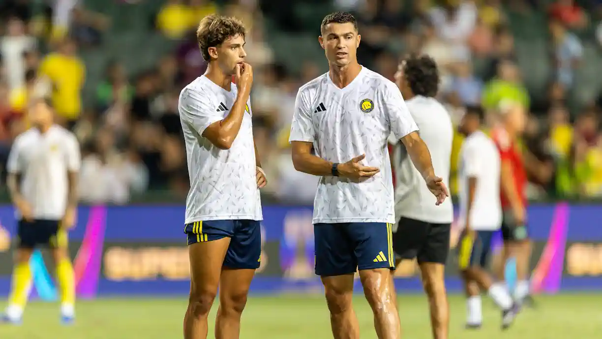 Insólito! Na ausência de Cristiano Ronaldo, João Félix já dá ordens aos colegas no Al Nassr (vídeo)