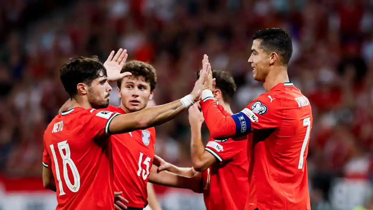 Cristiano Ronaldo fez promessa especial a fã! Conversa aconteceu depois do apito final no Hungria - Portugal