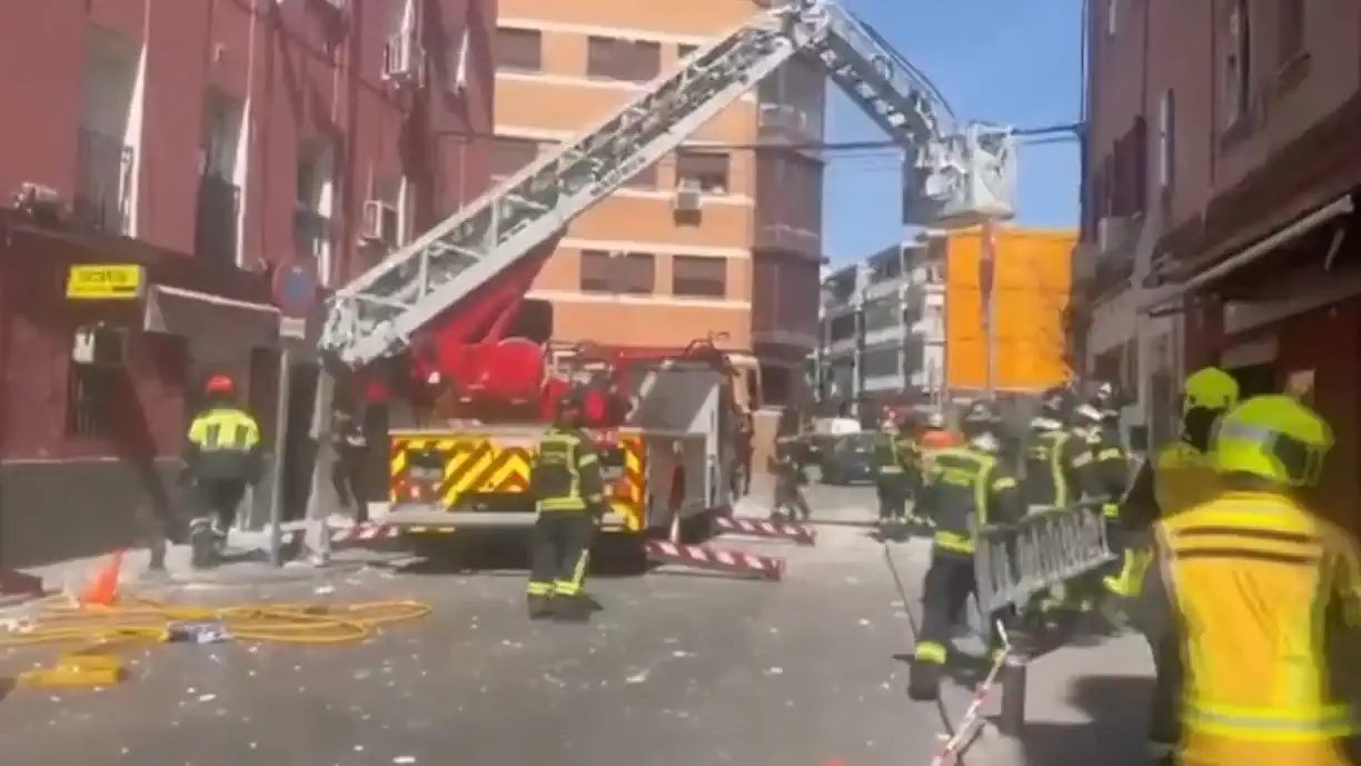 Chefe dos bombeiros do município, Carlos Marín, diz que bar que explodiu em Madrid está gravemente deteriorado numa área de 50 a 60 metros quadrados