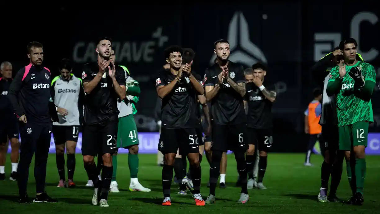 Pote marcou e assistiu no Famalicão - Sporting, mas preocupou Rui Borges quando pediu substituição por lesão