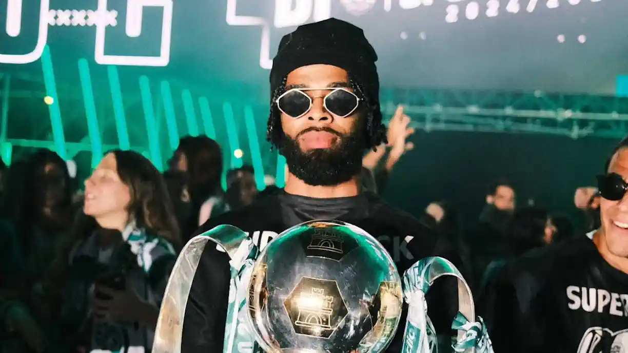 Exclusivo Leonino - Sporting está disposto a rescindir contrato com Jeremiah St Juste, mas jogador não concorda com as intenções dos verdes e brancos