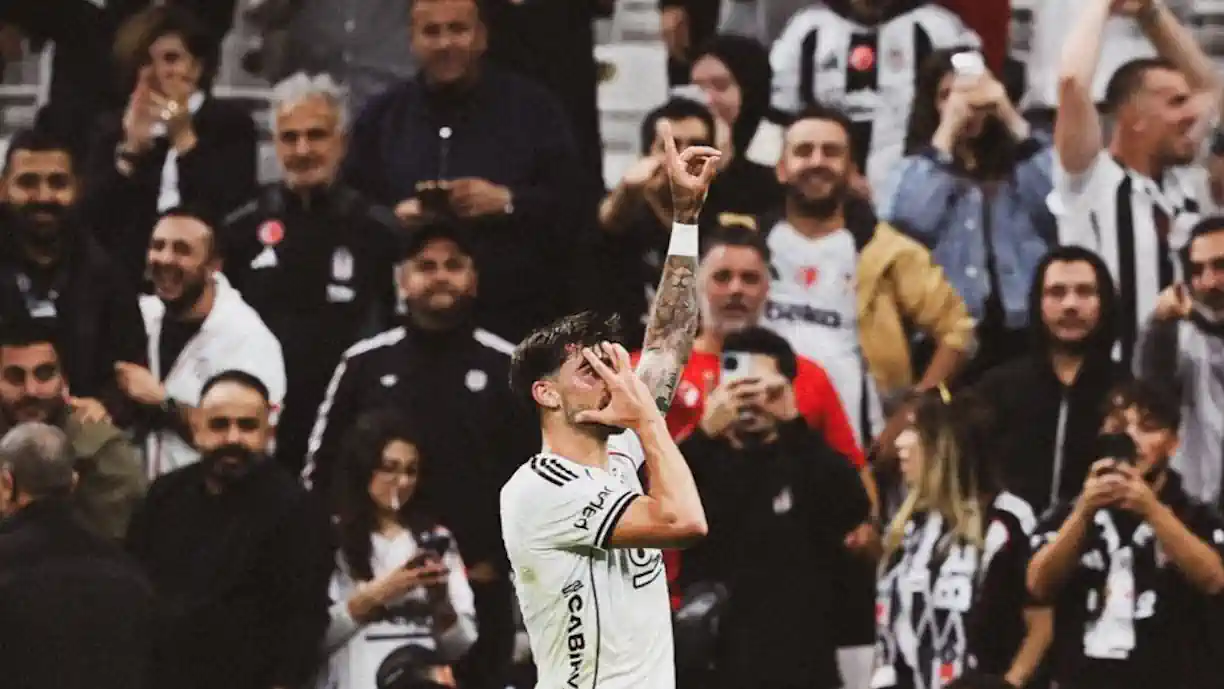 Depois de ter estado perto de assinar pelo Sporting no último mercado de verão, Jota Silva procura conquistar o seu espaço no Besiktas