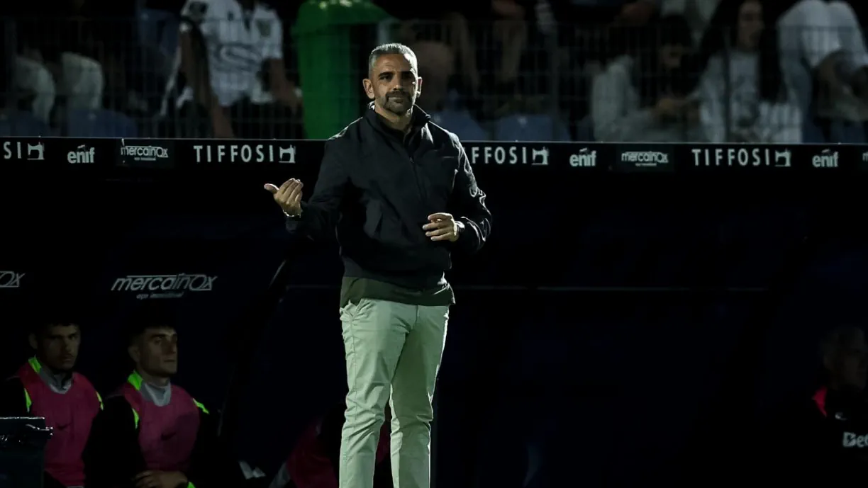 Rui Borges lamenta situação de reforço do Sporting: "Teve de defender"