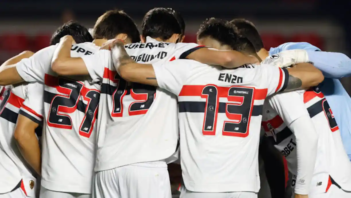 Cédric Soares, jogador formado no Sporting, foi titular no São Paulo - Ceará SC, com derrota para a sua equipa