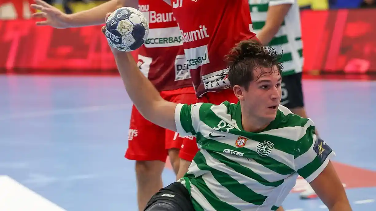 Acompanhe aqui todas as emoções do encontro da Liga Placard Andebol 2025/26 (jornada 2) entre Sporting e Benfica