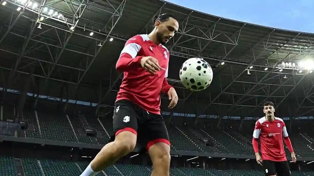 Kochorashvili marca no Turquia - Geórgia, mas acaba 'humilhado' com ajuda de ex Sporting