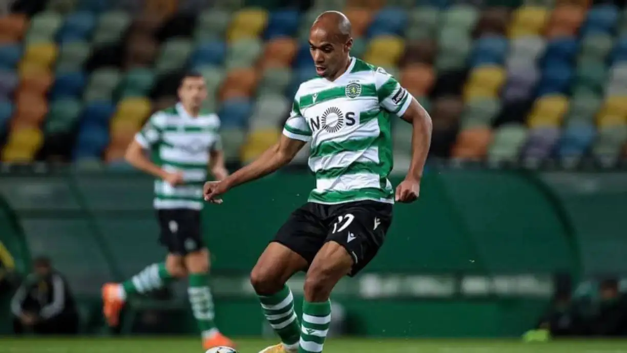 Oficial! João Mário volta a tramar o Sporting