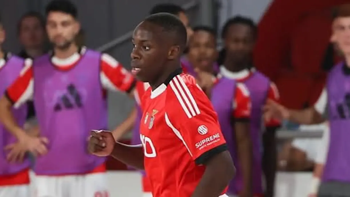 É oficial! Kutchy terminava contrato no fim da época, mas renovou com o Benfica e não vai ser reforço do Sporting