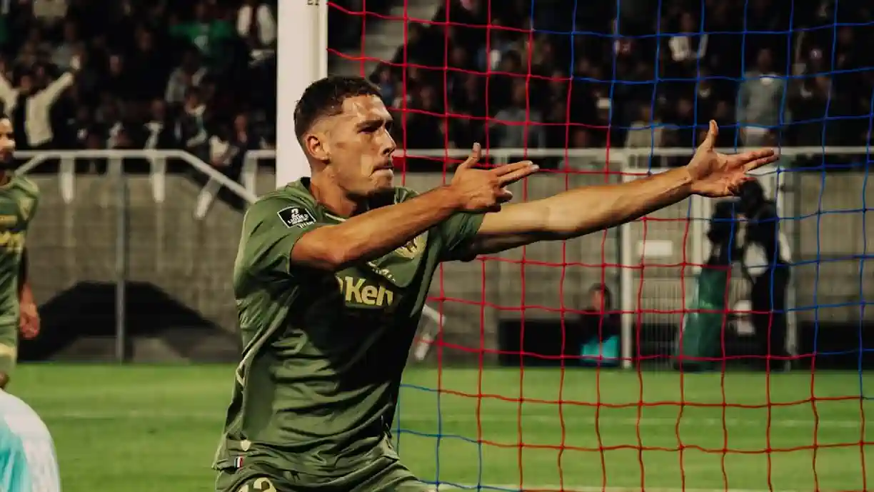 Lucas Stassin foi apontado ao Sporting durante o mercado de verão, mas ficou no Saint-Étienne e agora custa 40M de euros