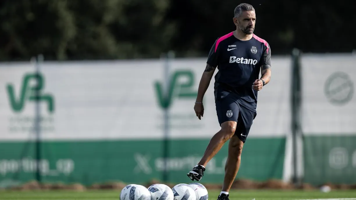 Zeno Debast lesionou-se no Sporting - Marselha e deverá desfalcar a equipa de Rui Borges por cinco partidas