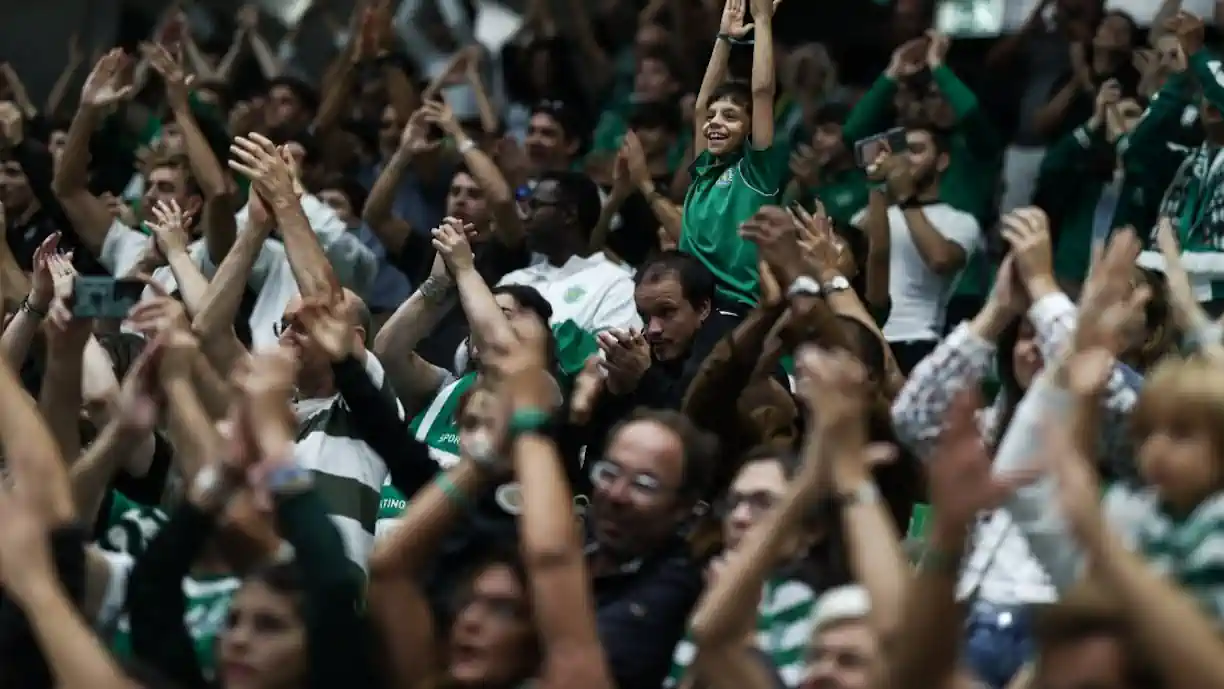 Sporting vence tranquilamente em casa e segue no primeiro lugar com 21 pontos, mais dois do que o Porto (19)