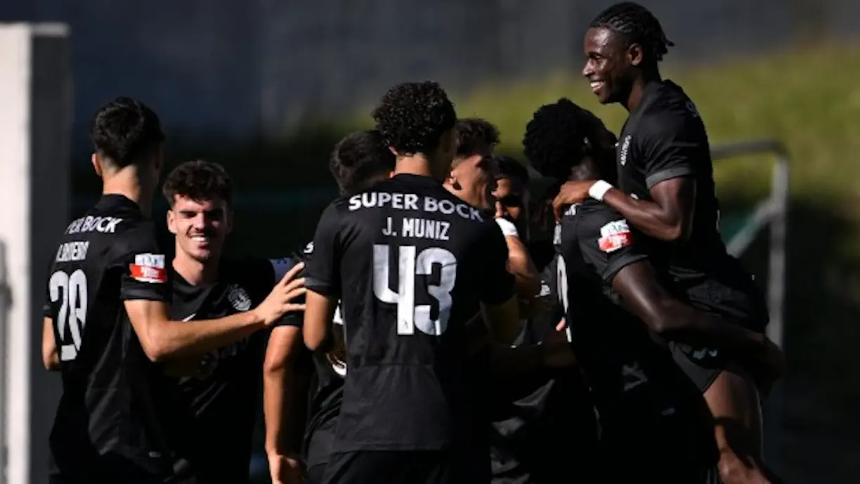 Numa partida disputada no Estádio do Mar, em Matosinhos, Sporting B goleou Leixões e volta à liderança