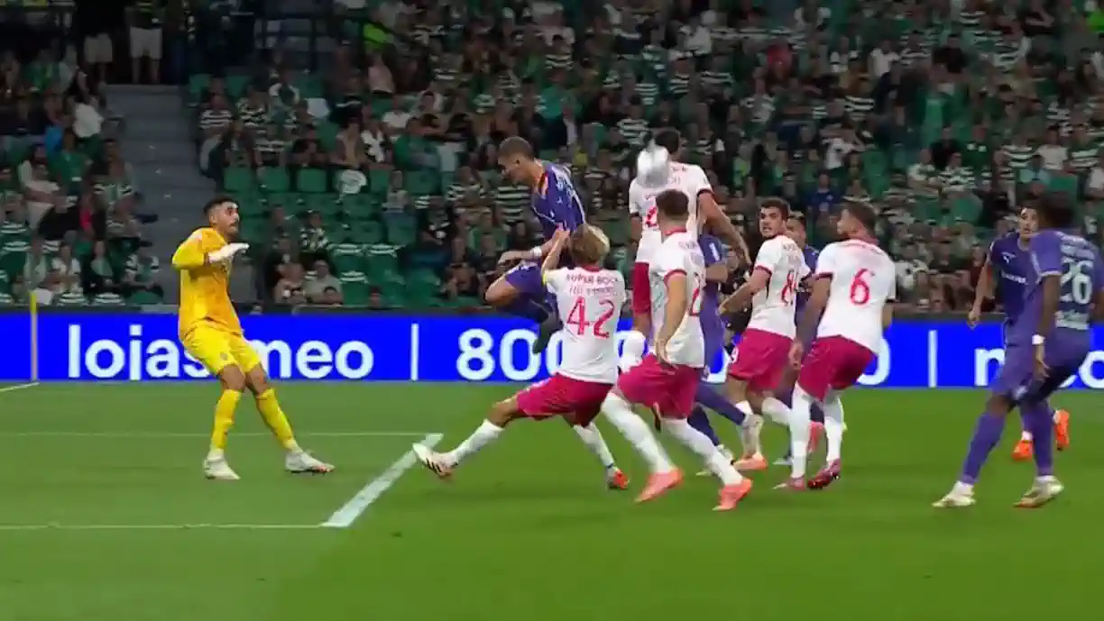 Revelado áudio do VAR no penálti de Hjulmand no Sporting - Braga