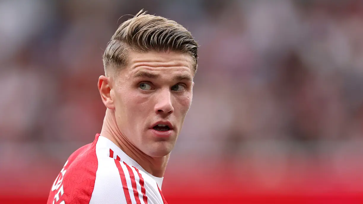 Viktor Gyokeres (ex Sporting) acabou por não sair do banco no Arsenal - Brighton, com Mikel Arteta a rodar a equipa