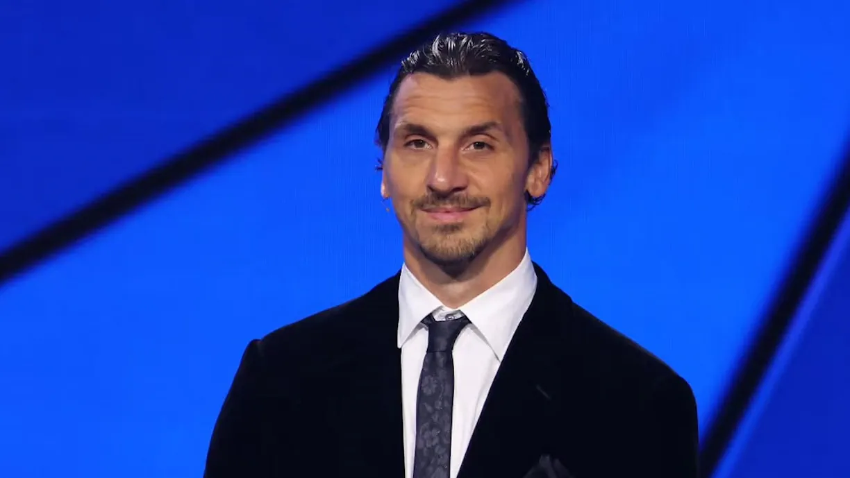 Zlatan Ibrahimovic defende ex Sporting Rafael Leão das críticas e diz que avançado precisa de recuperar a forma física