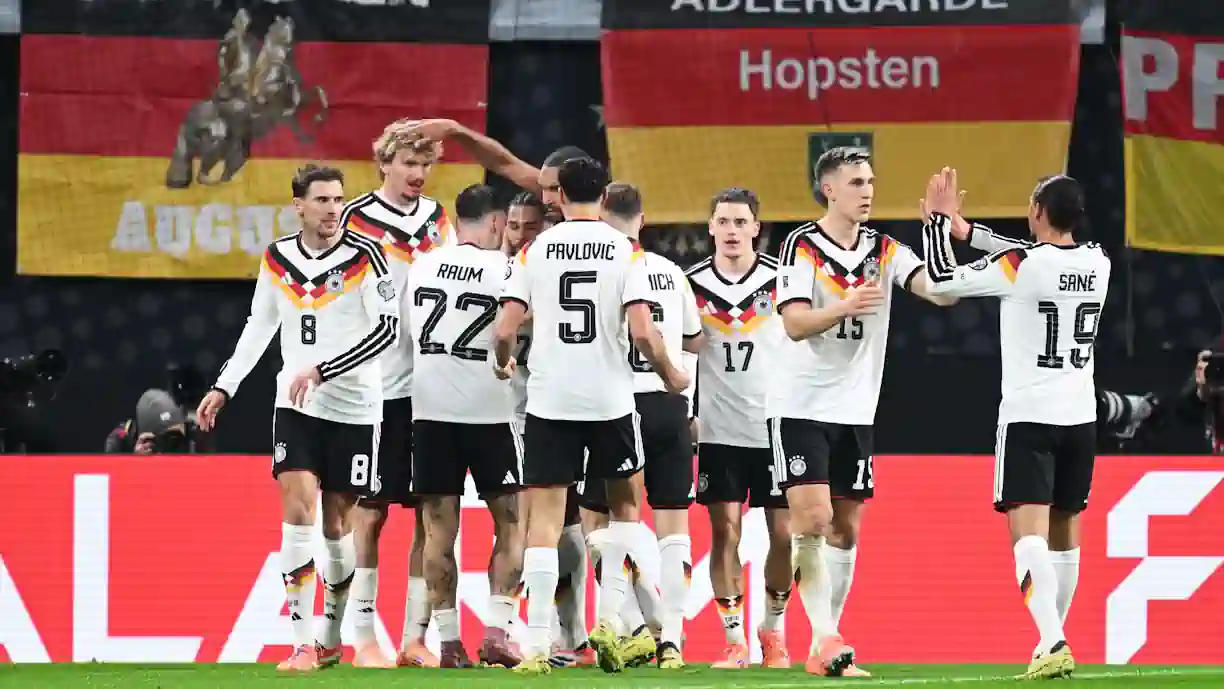 Guarda-redes que esteve na mira do Sporting ficou no banco na goleada da Alemanha à Eslováquia