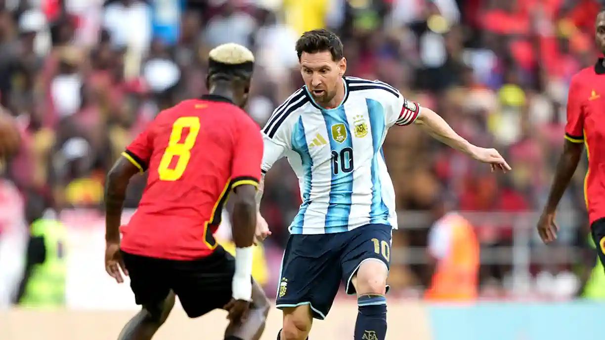 Angola - Argentina: Messi derrota três ex Sporting com polícia à mistura
