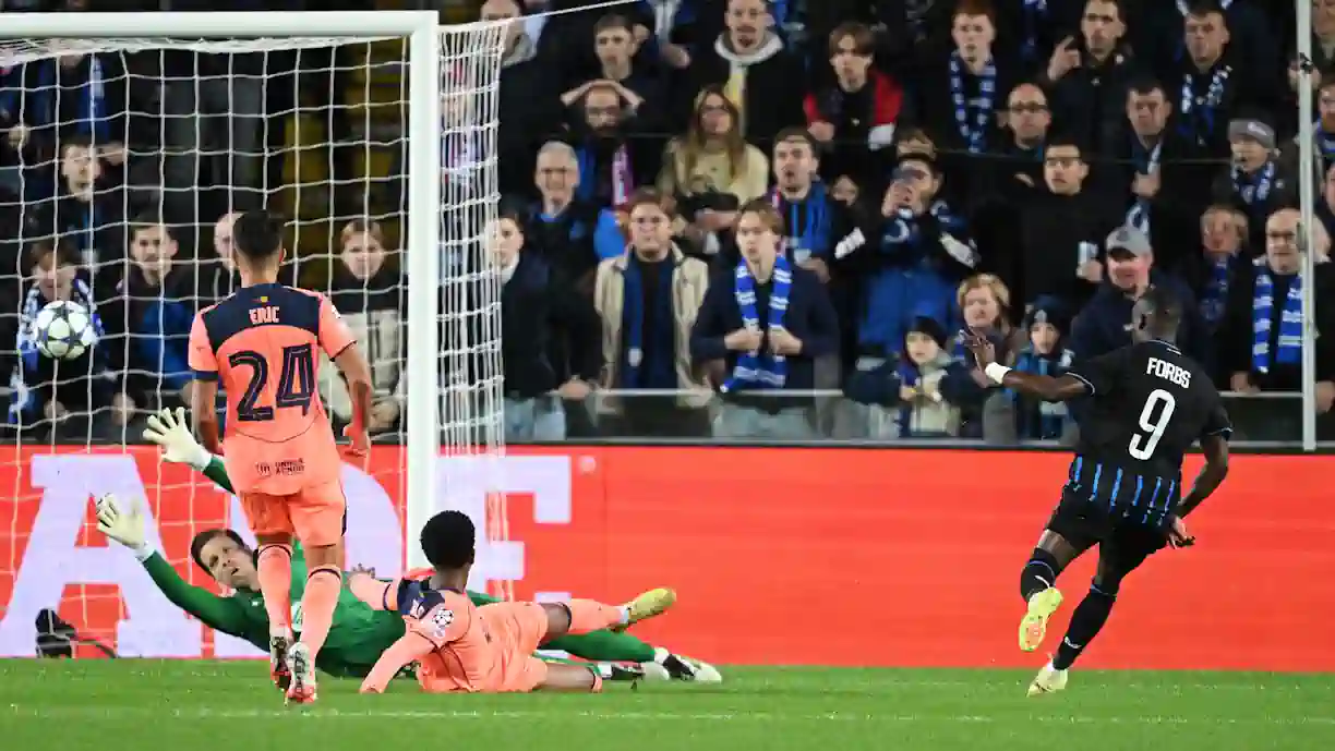 Avançado que saiu do Sporting a custo zero bisa no empate louco frente ao Barcelona (3-3)