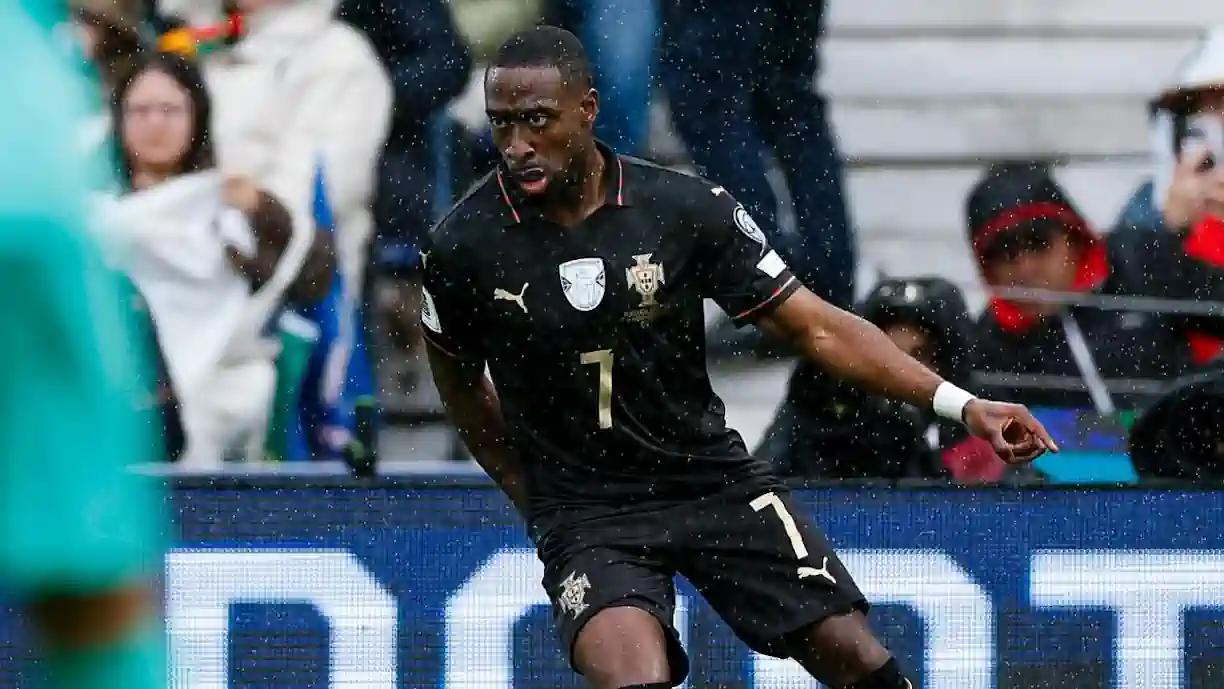 Carlos Forbs reagiu à estreia no Portugal - Arménia e ainda deixou aviso... ao Sporting