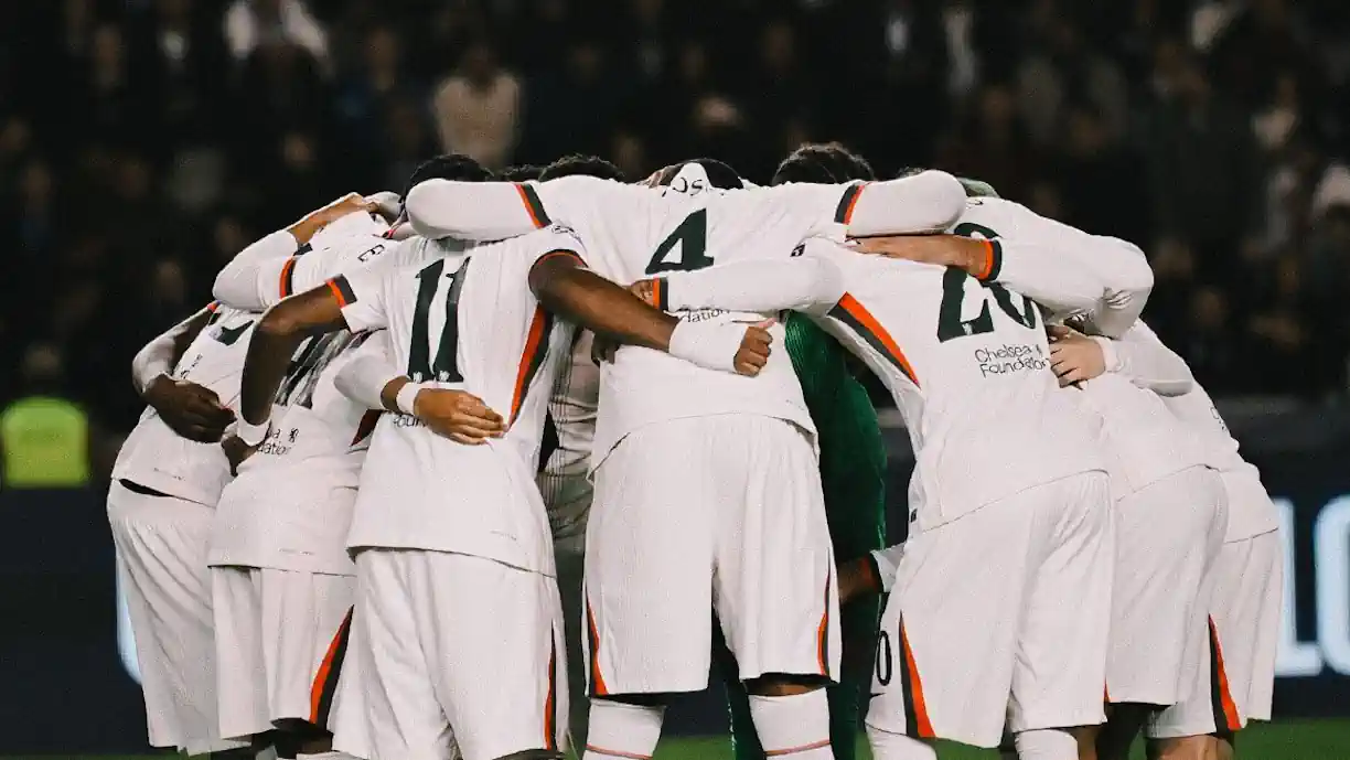 Após jogada de Camilo Durán, a bola foi à trave. Na recarga, um ex Sporting fez golo ao Chelsea, depois de também ter marcado ao Benfica