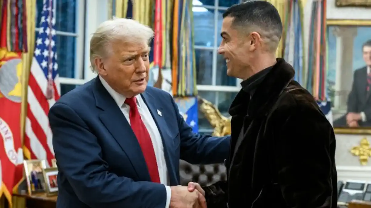 Familiares de Cristiano Ronaldo atiram-se aos críticos: "Palhaços"