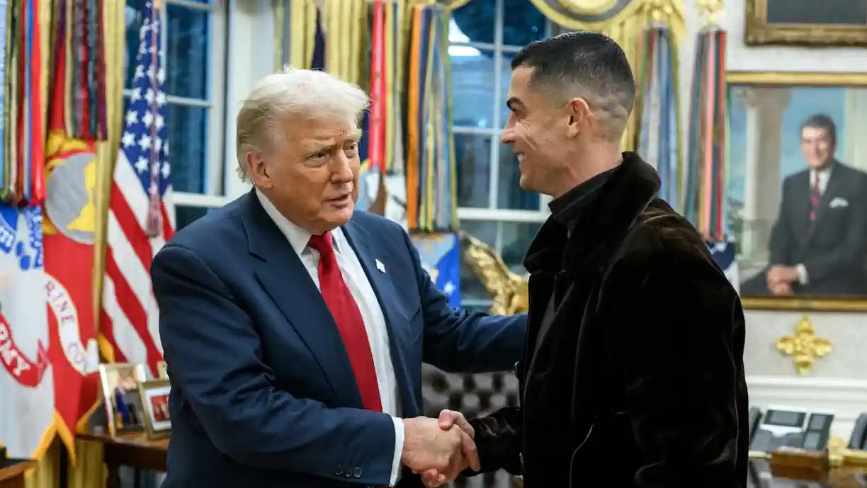 Donald Trump rende-se a Cristiano Ronaldo e atira: "Muito inteligente e..."