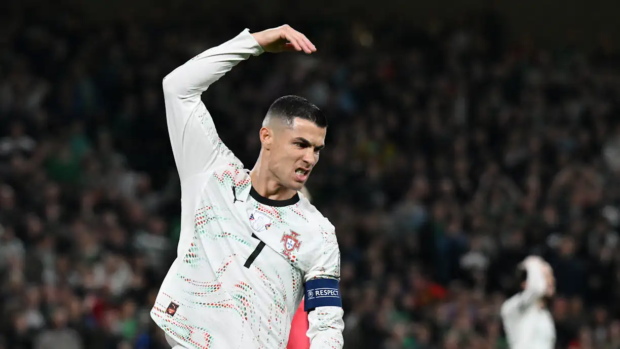 Cristiano Ronaldo arrisca castigo extenso após expulsão no Irlanda - Portugal