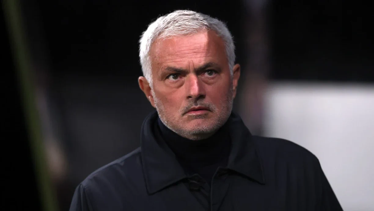 Jogador do Vitória foi expulso contra o Benfica, mas especialista diz: "Era só amarelo"