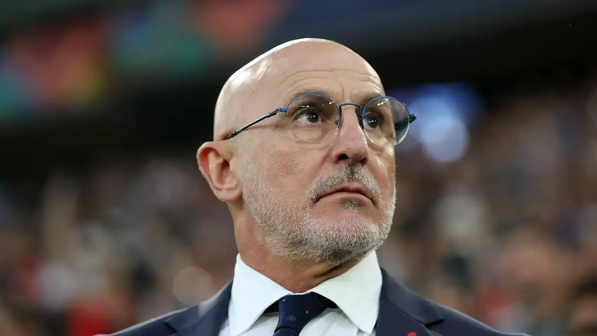 Luis de la Fuente atento a defesa do Sporting