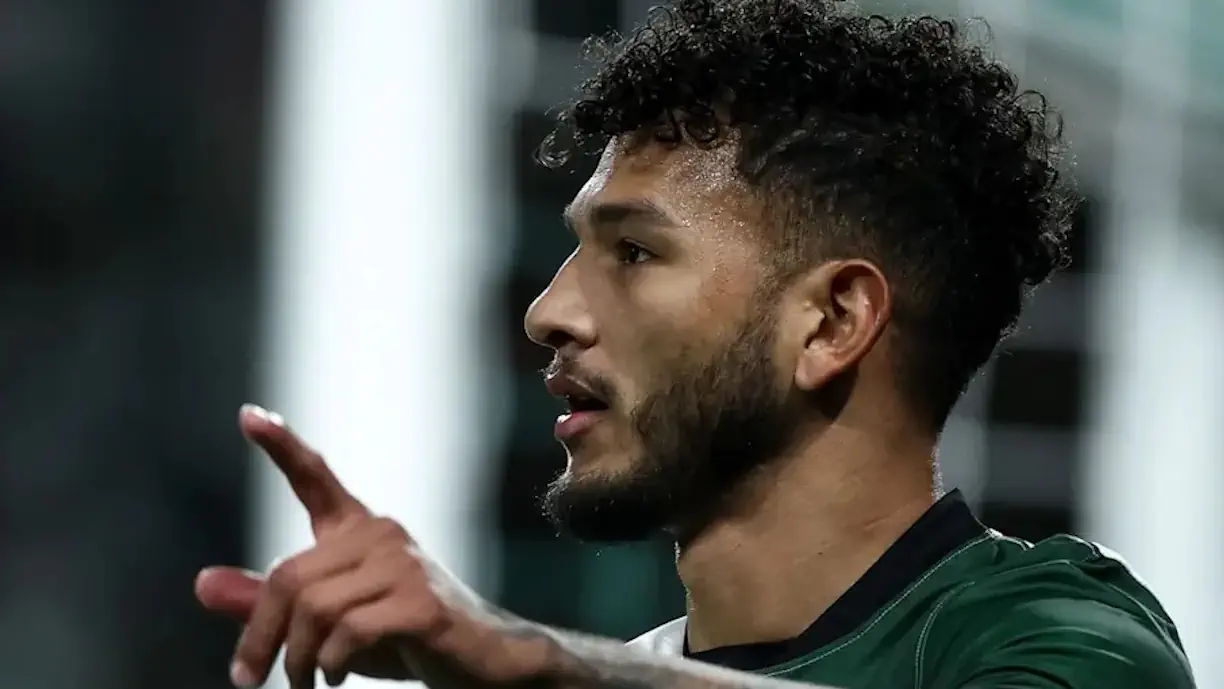 Suárez bisou na vitória do Sporting, mas dá mérito a colega: "É muito querido no balneário"