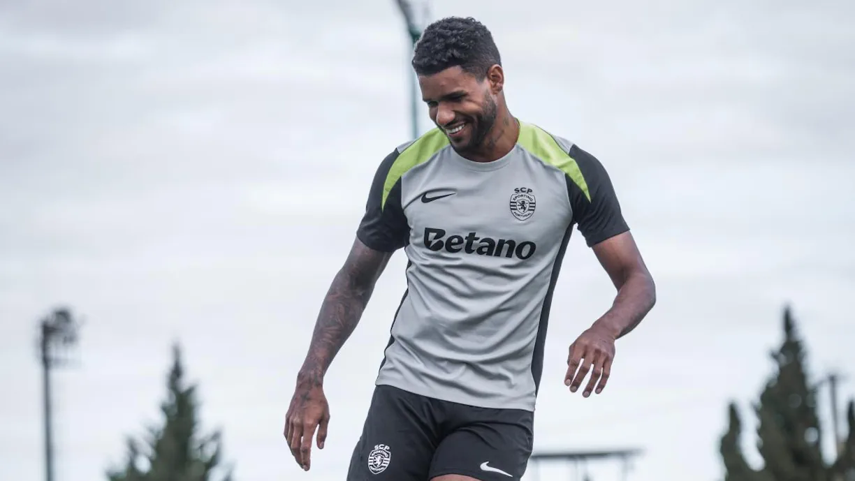 Ainda em 'banho-maria', Matheus Reis tem futuro no Sporting decidido por...