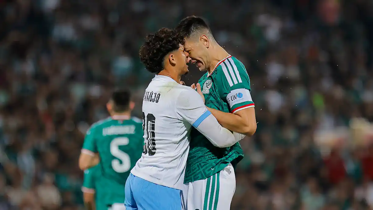 Árbitro ignora penálti sobre Maxi Araújo no México - Uruguai; Ala do Sporting furioso (vídeo)