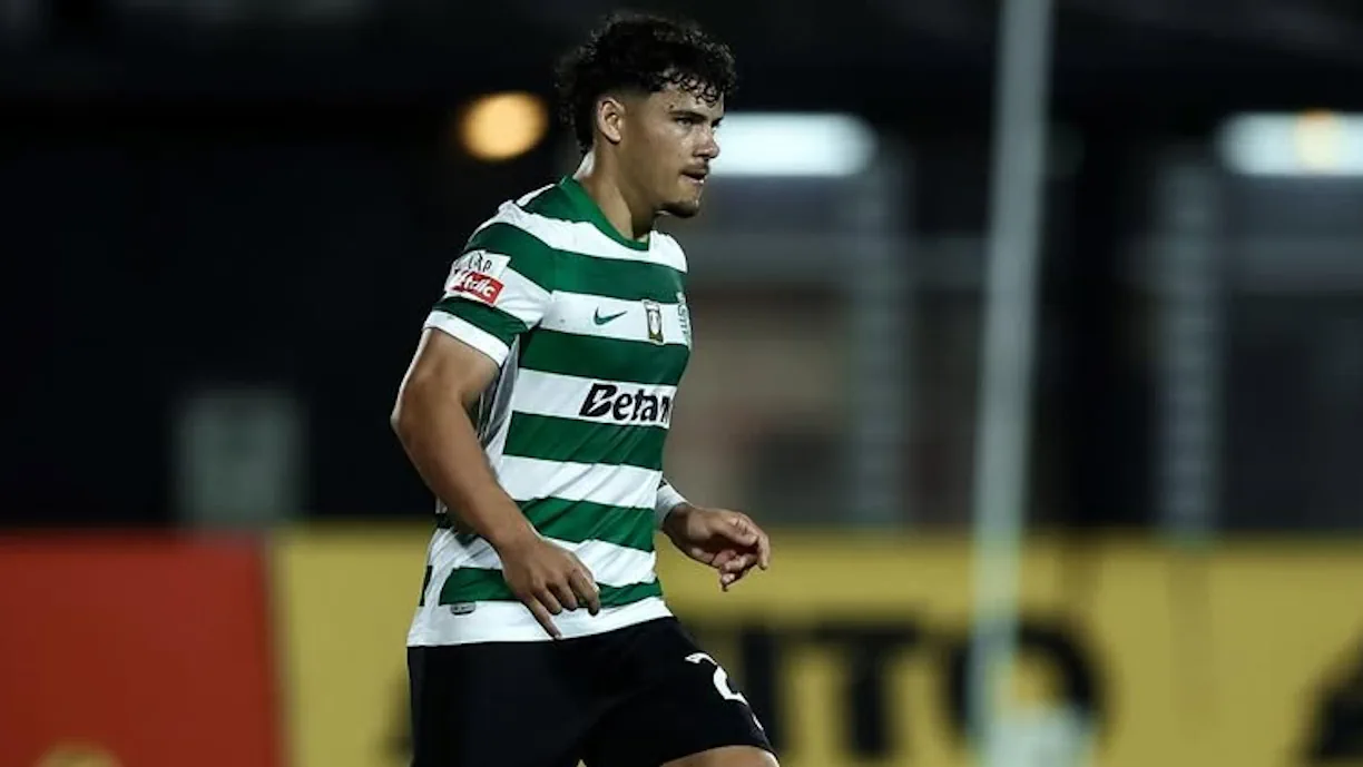 Maxi Araújo acabou por ser expulso no Santa Clara - Sporting, mas fez questão de deixar uma mensagem nas redes sociais após a vitória