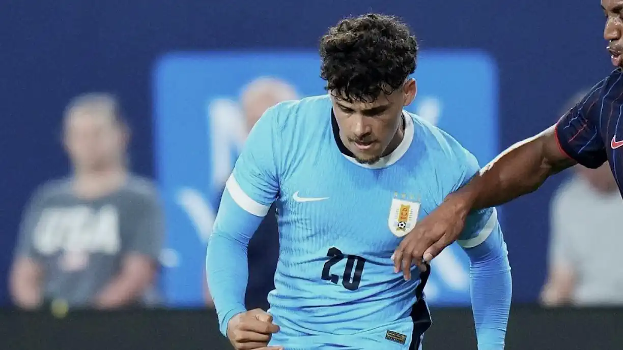 Maxi Araújo esteve em campo por 72 minutos na derrota pesada do Uruguai com os Estados Unidos e agora irá regressar ao Sporting