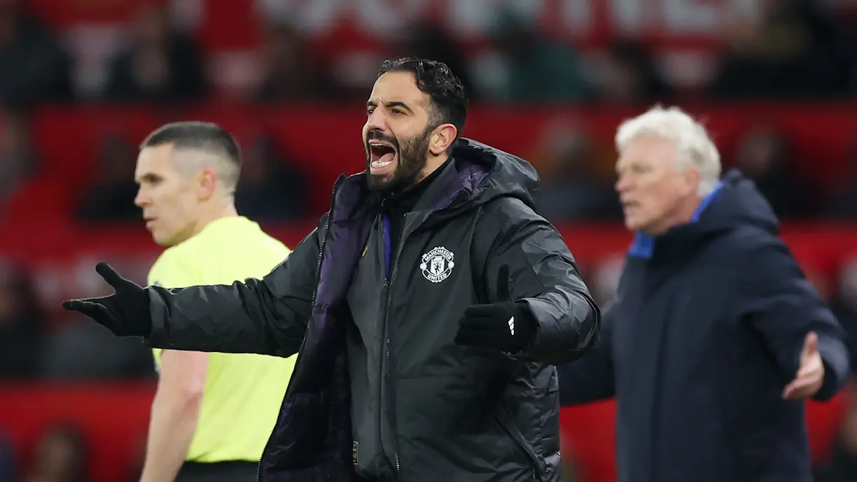 Jamie Carragher atira-se a Ruben Amorim: "Sistema tático pode mudar"