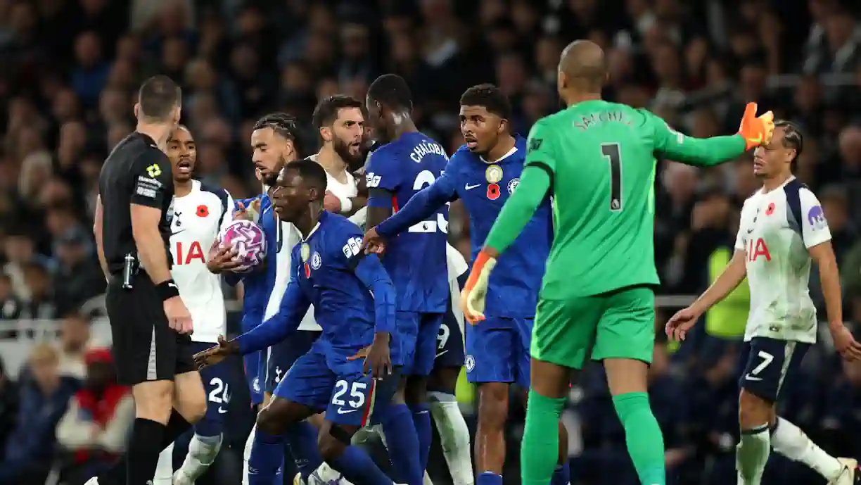 Tottenham - Chelsea foi duro para Porro e Palhinha, com extremo português a provocar adeptos (vídeo)