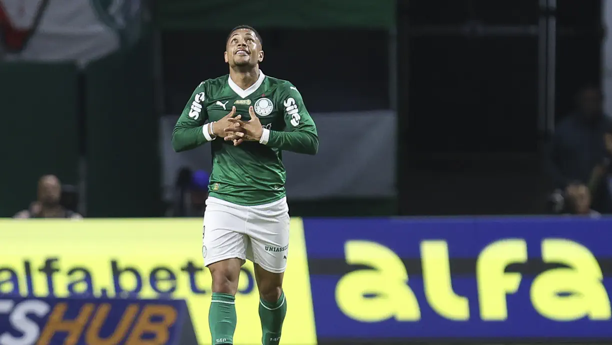 Além do Man United, também Chelsea e Tottenham estão atentos a Vitor Roque, avançado que recusou rumar ao Sporting