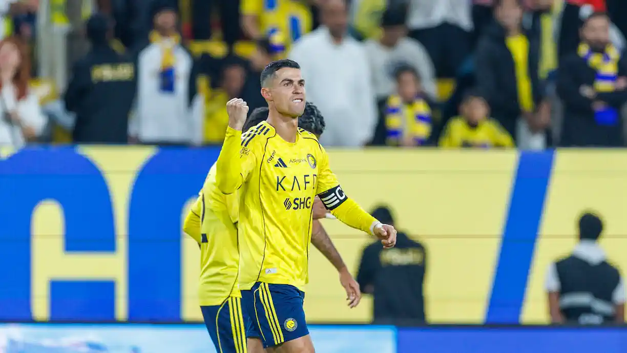 Cristiano Ronaldo bisa no Al Nassr - Al Okhdood e derrota ex técnico do Sporting