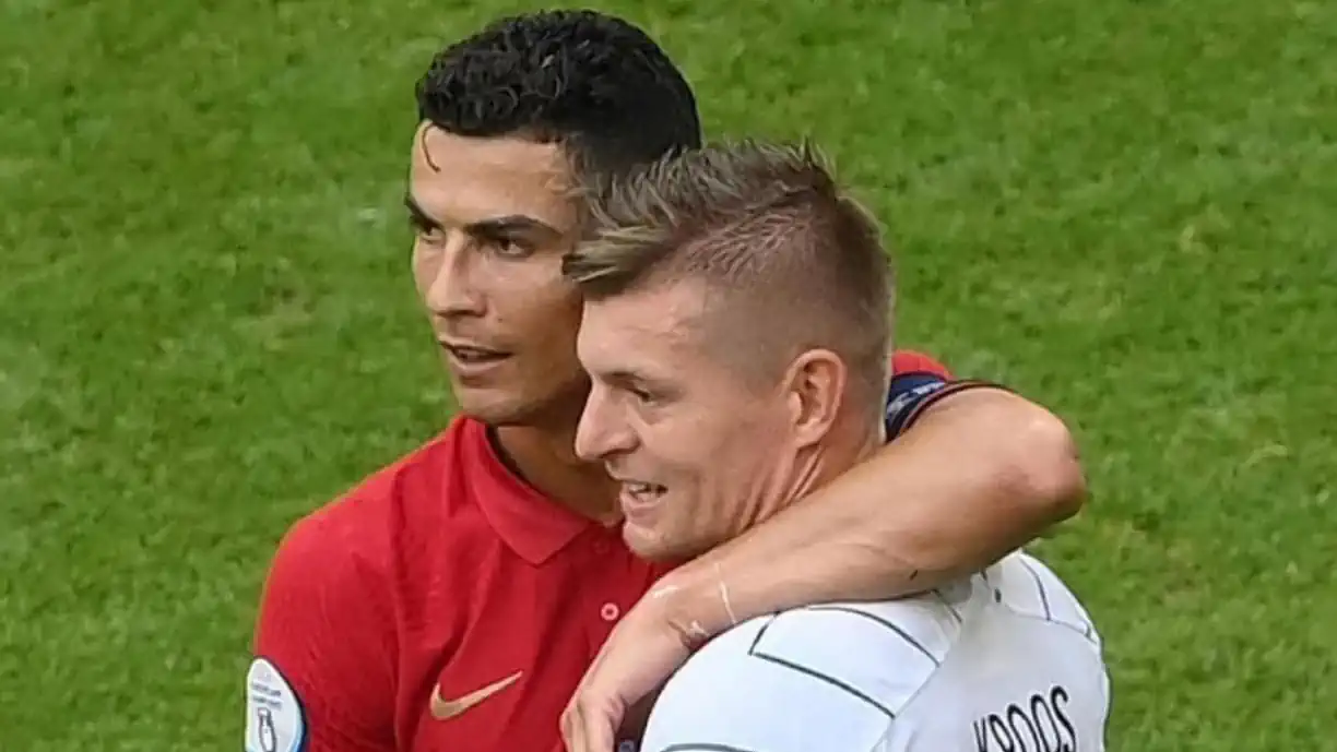 Toni Kroos elege melhor 11 de sempre! Ex companheiro de Cristiano Ronaldo com surpresa das grandes