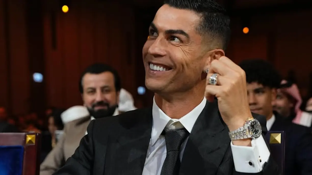 Acessório de Cristiano Ronaldo em gala salta à vista... devido a pequena fortuna