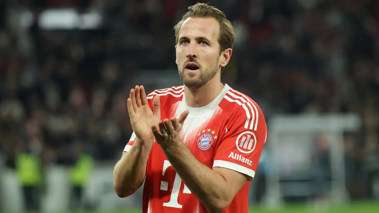 Harry Kane prega susto no VFB Stuttgart - Bayern com ex Sporting a ver de perto