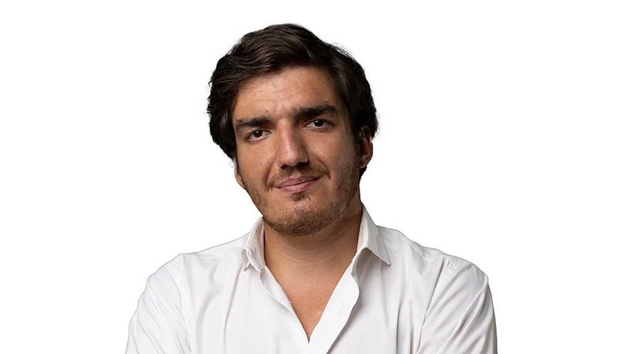 João Maria Jonet usa ironia para arrasar figura chave do Sporting: "Renovem para sempre"