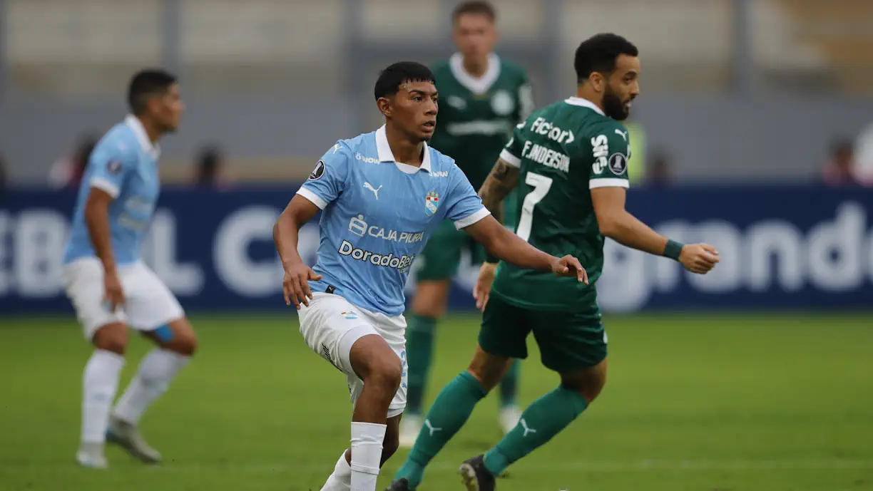 Maxloren Castro pode estar a caminho do Sporting; Jogador peruano de 18 anos na mira do emblema verde e branco