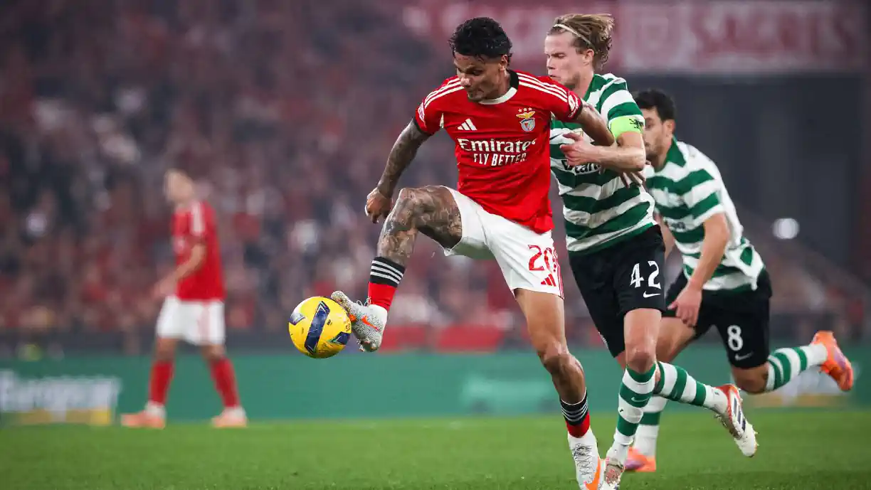 Richard Ríos foi um dos titulares do lado do rival de Lisboa, no Benfica - Sporting, e no fim do jogo mandou uma 'boca' na direção dos leões